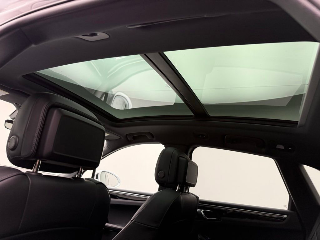 Used 2024 Porsche Macan image 48