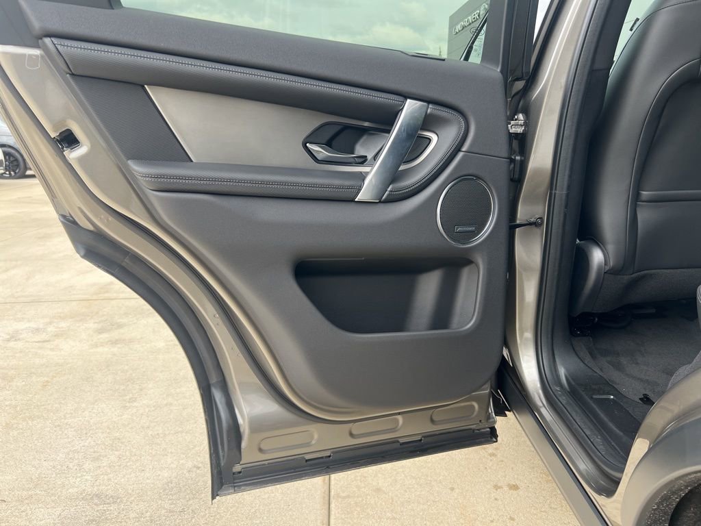 New 2025 Land Rover Discovery Sport Dynamic SE image 11