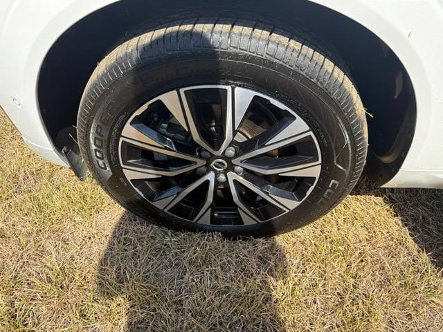 Used 2023 Volvo XC60 B5 Plus w/ Climate Package AWD/4WD image 35