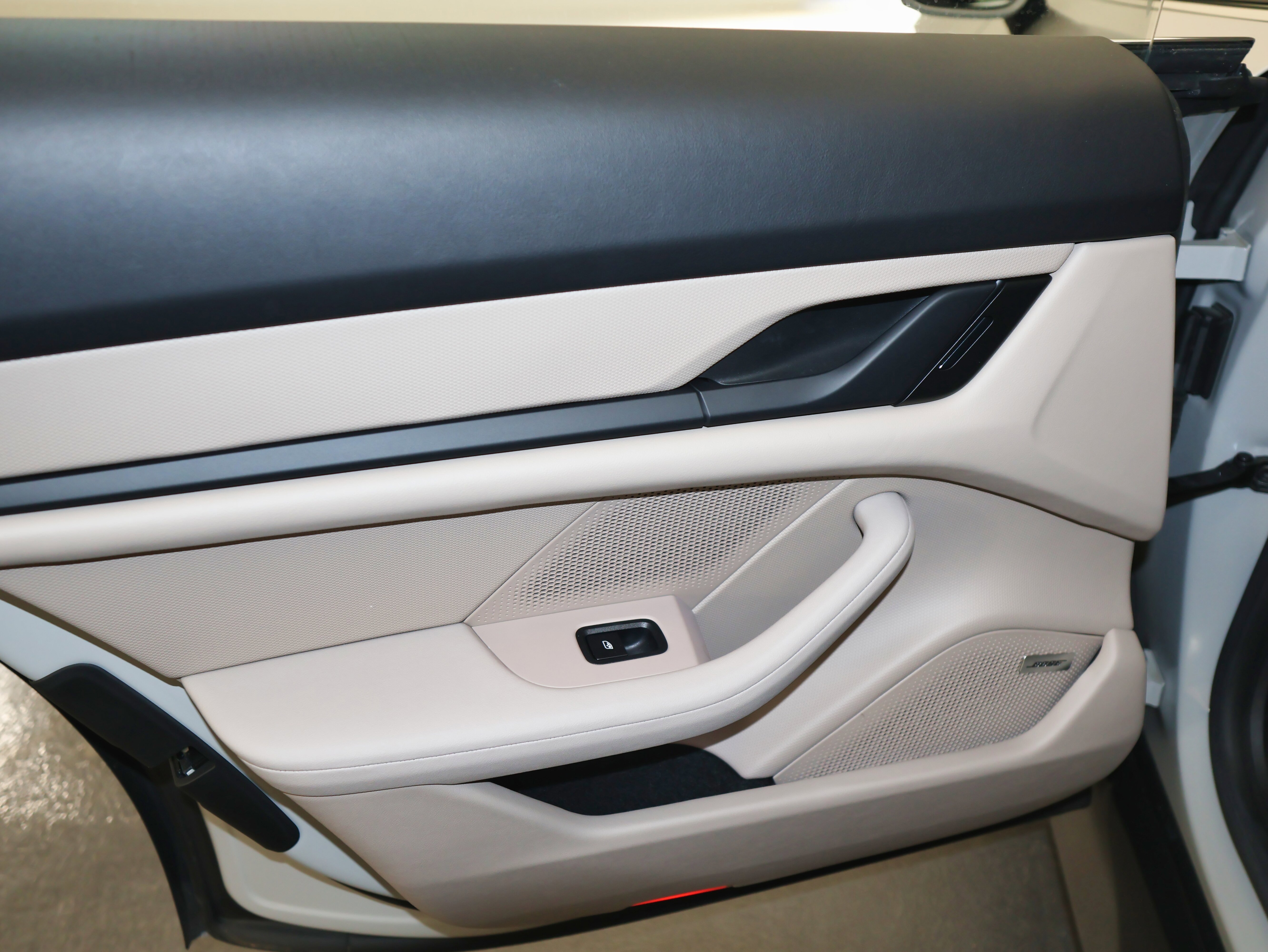 Used 2022 Porsche Taycan 4S image 28