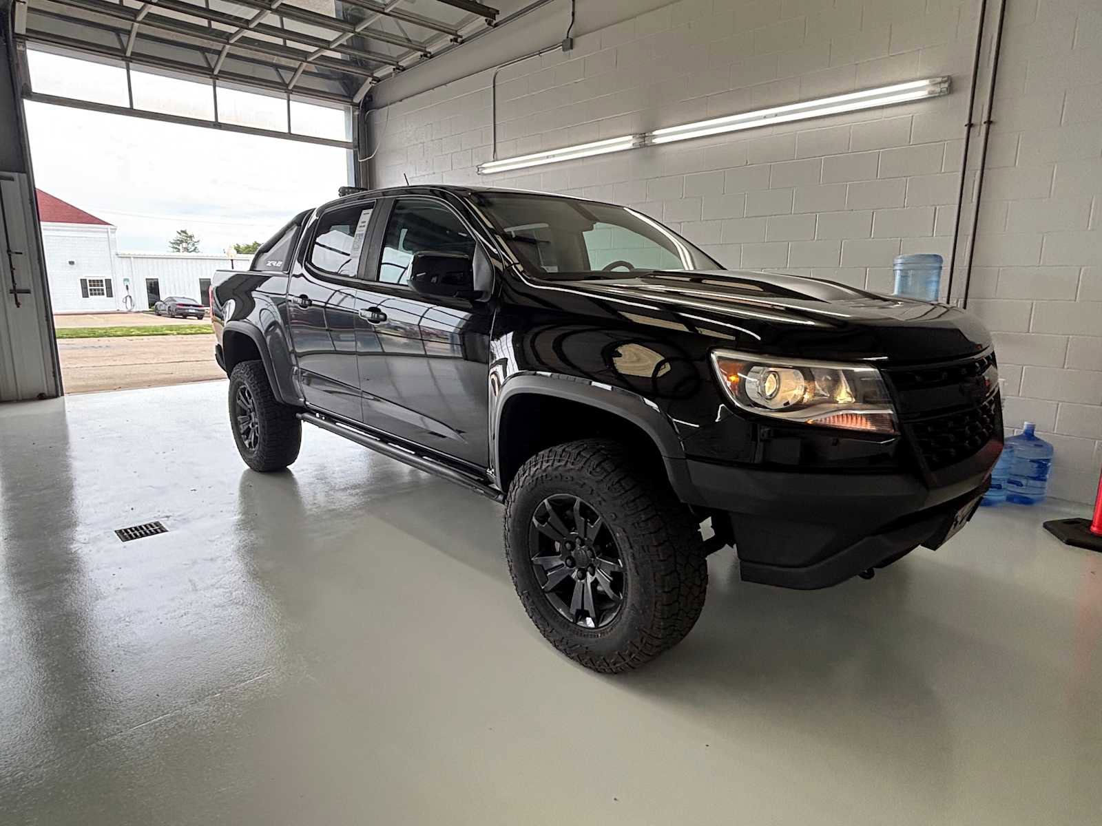 Used 2018 Chevrolet Colorado ZR2 w/ ZR2 Midnight Special Edition AWD/4WD image 8