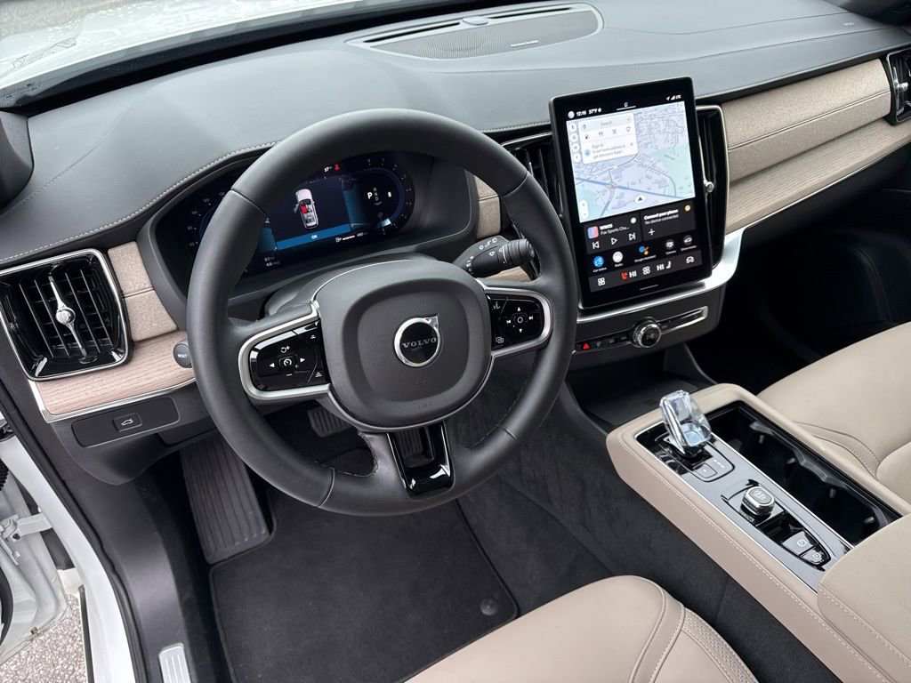 Used 2025 Volvo XC90 B6 Plus image 25