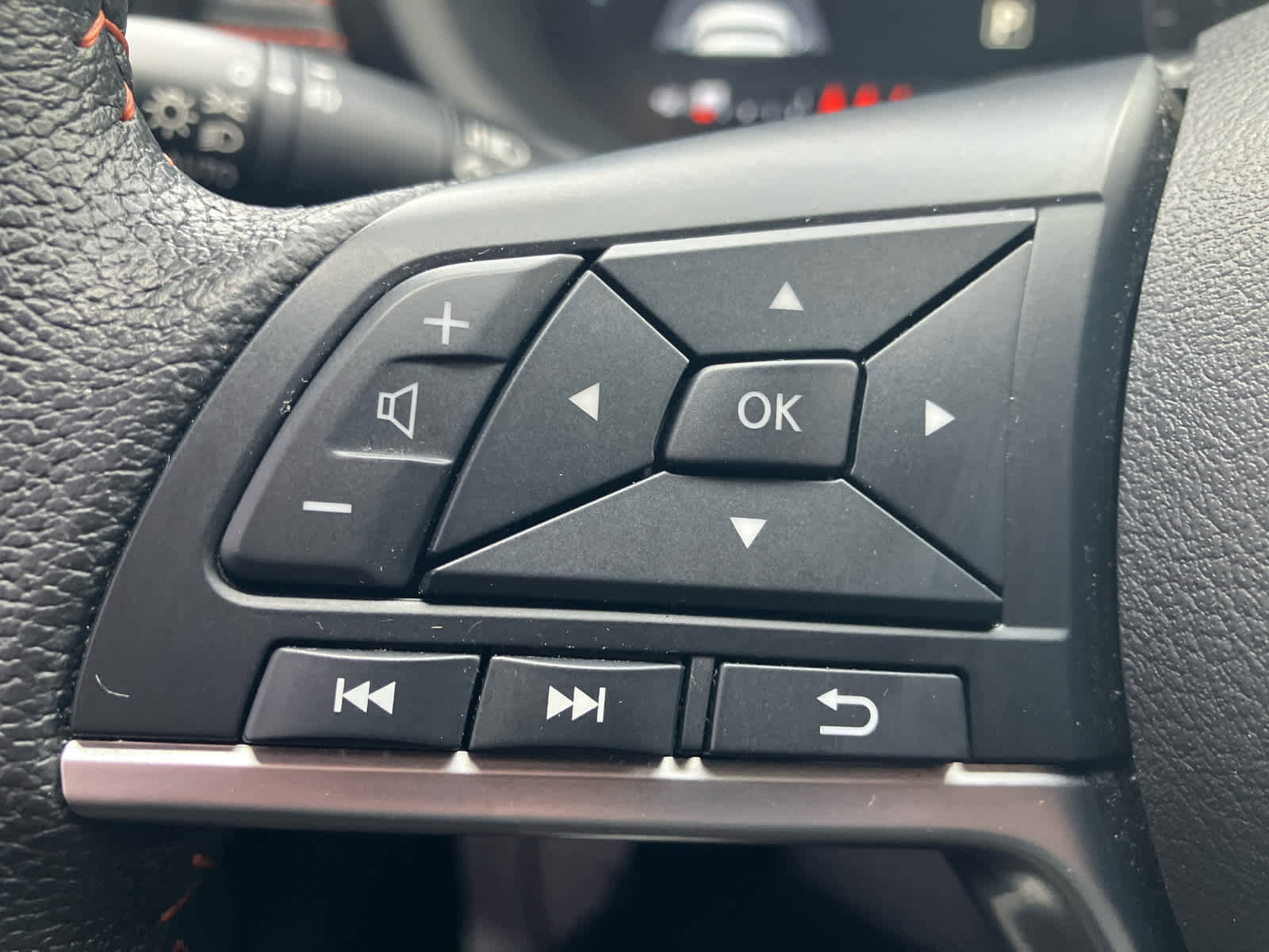 Used 2024 Nissan Kicks SR image 16