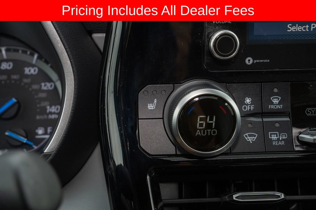 Used 2021 Toyota Highlander XLE FWD image 17