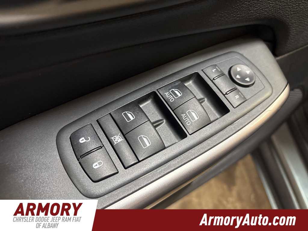 Used 2020 Jeep Cherokee Latitude Plus w/ Cold Weather Group image 8