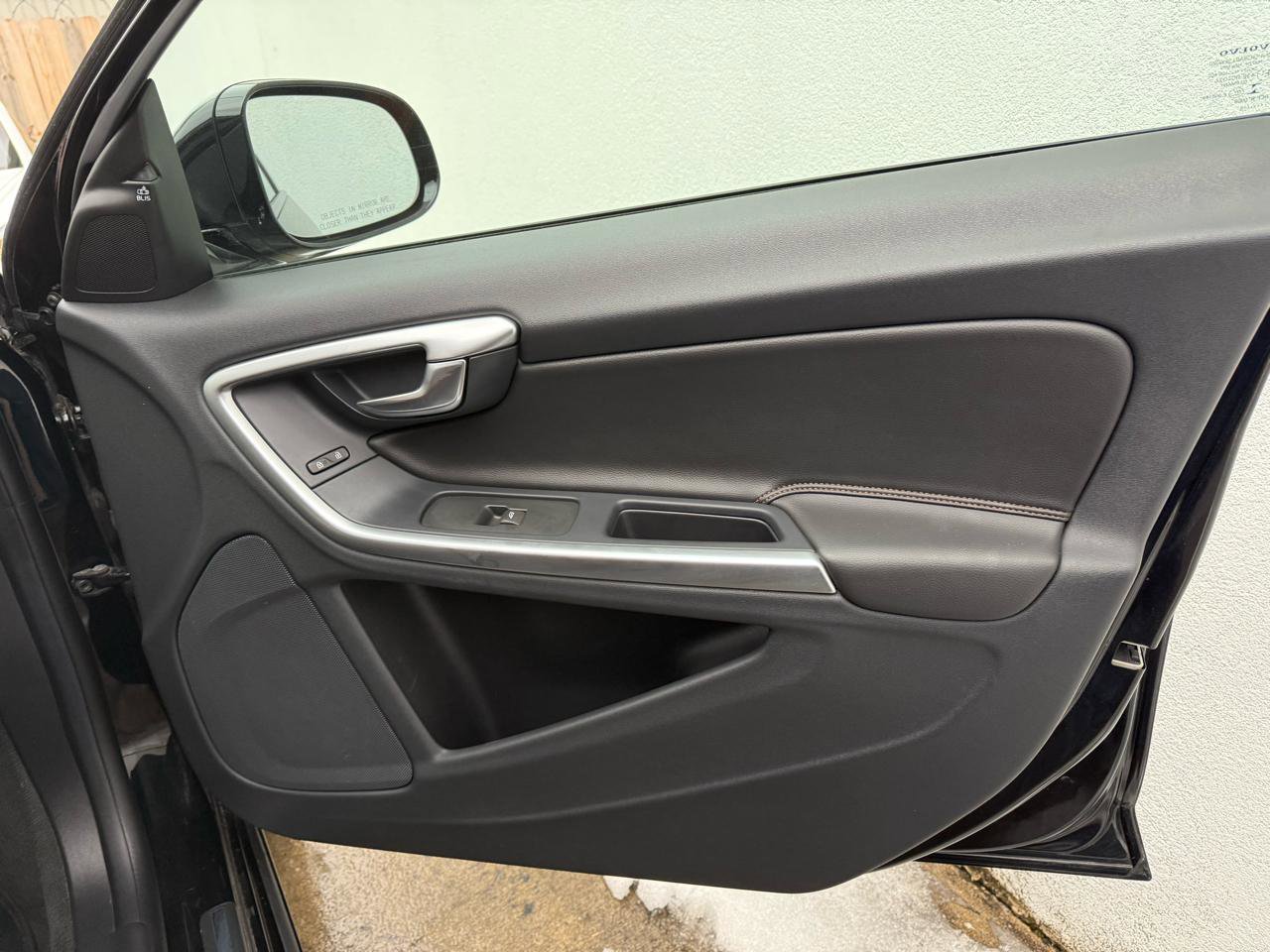 Used 2018 Volvo V60 T5 Cross Country w/ Convenience Package image 33