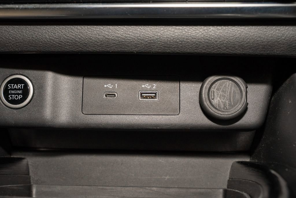 Used 2023 Nissan Rogue SV image 14