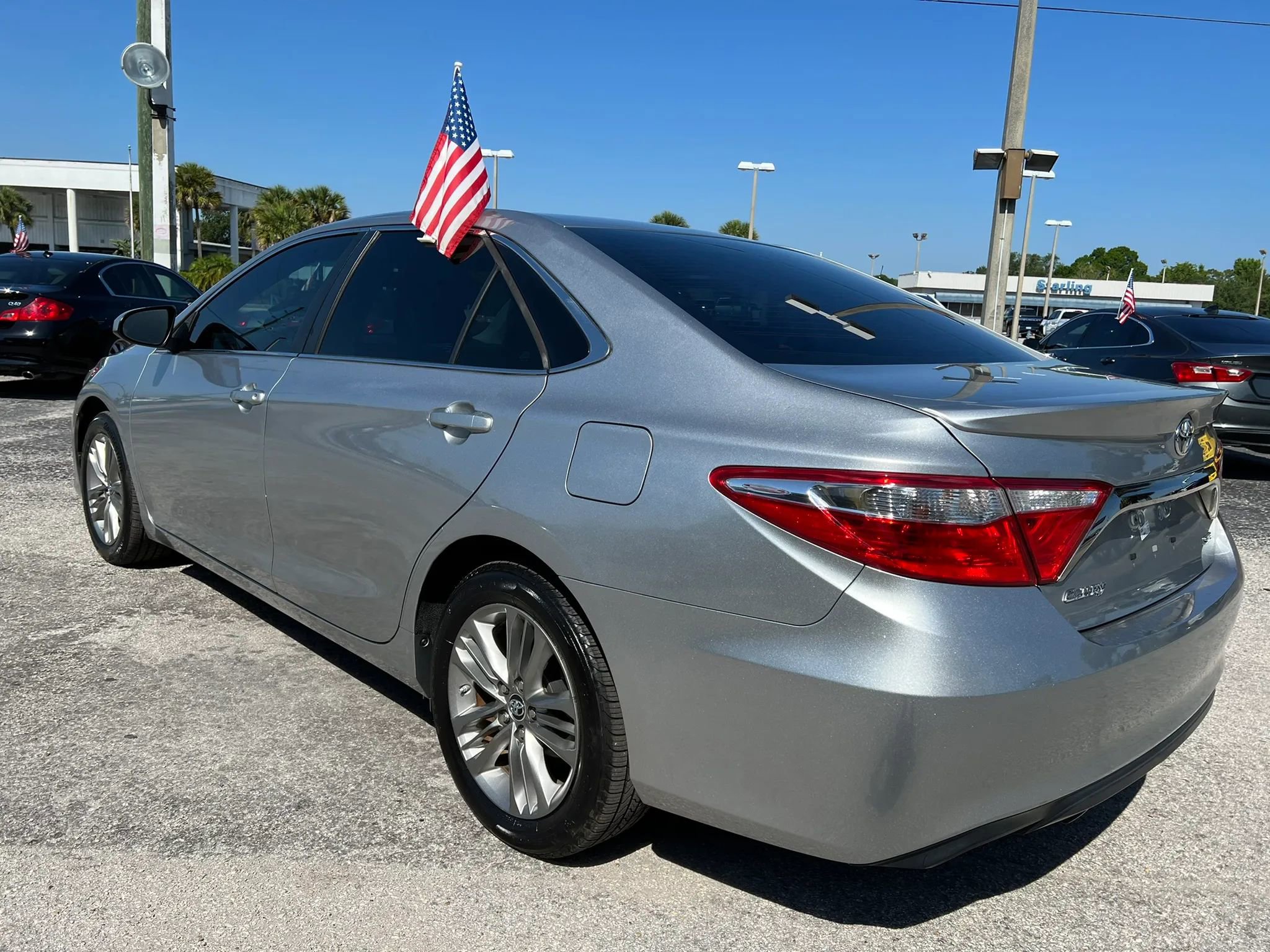 Used 2015 Toyota Camry SE FWD image 3