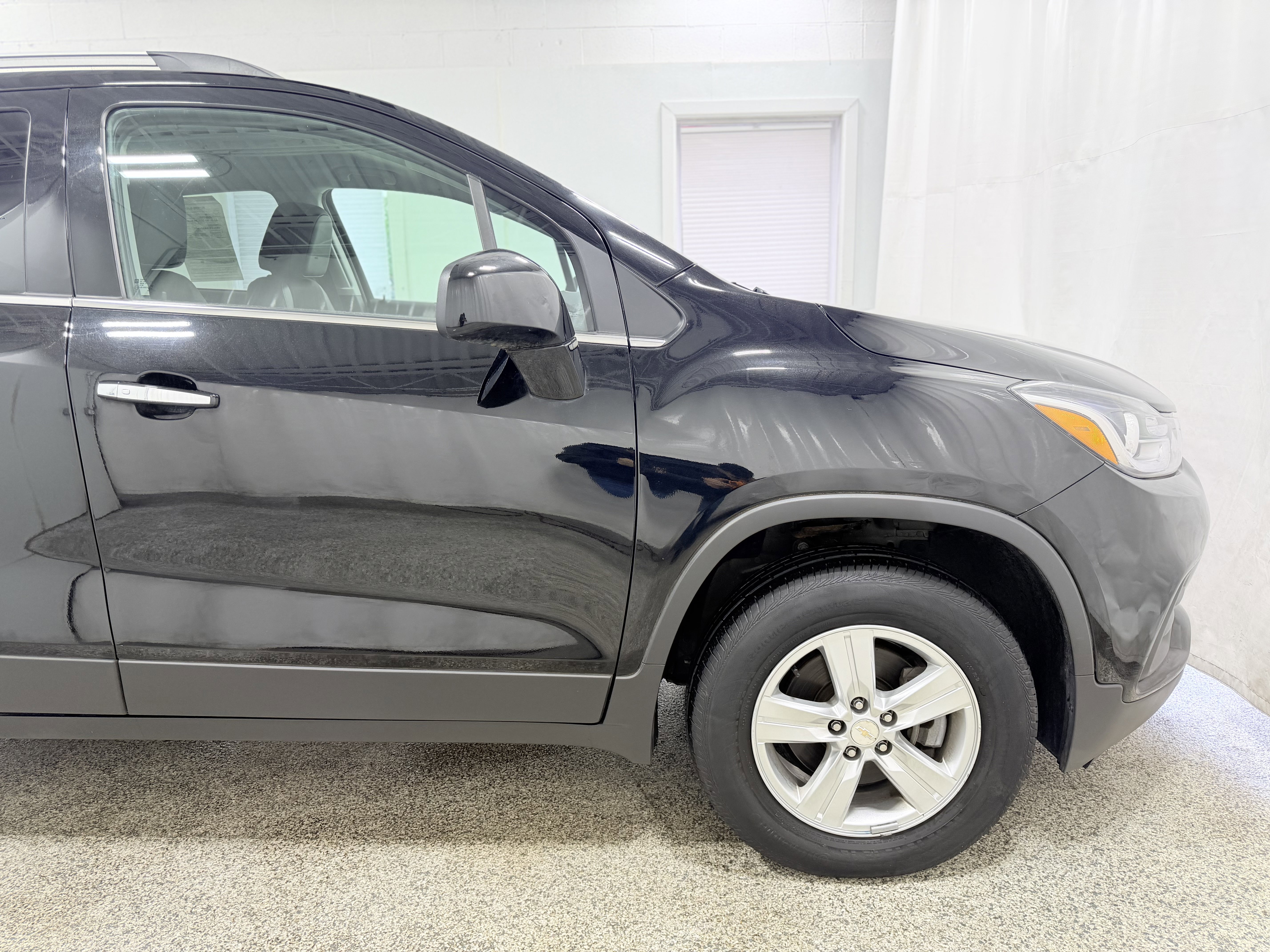 Used 2020 Chevrolet Trax LT w/ LT Convenience Package AWD/4WD image 8