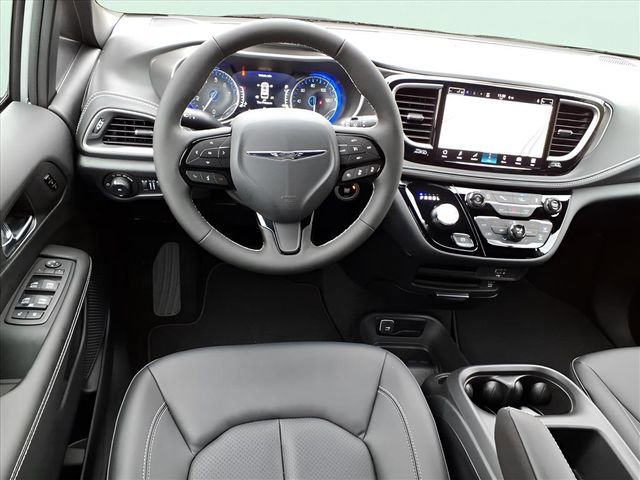 New 2026 Chrysler Pacifica Select image 11