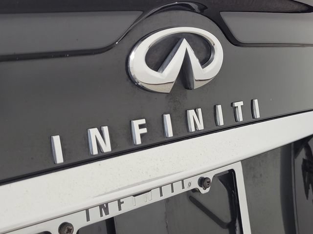Used 2011 INFINITI M56 w/ Sport Pkg RWD image 5