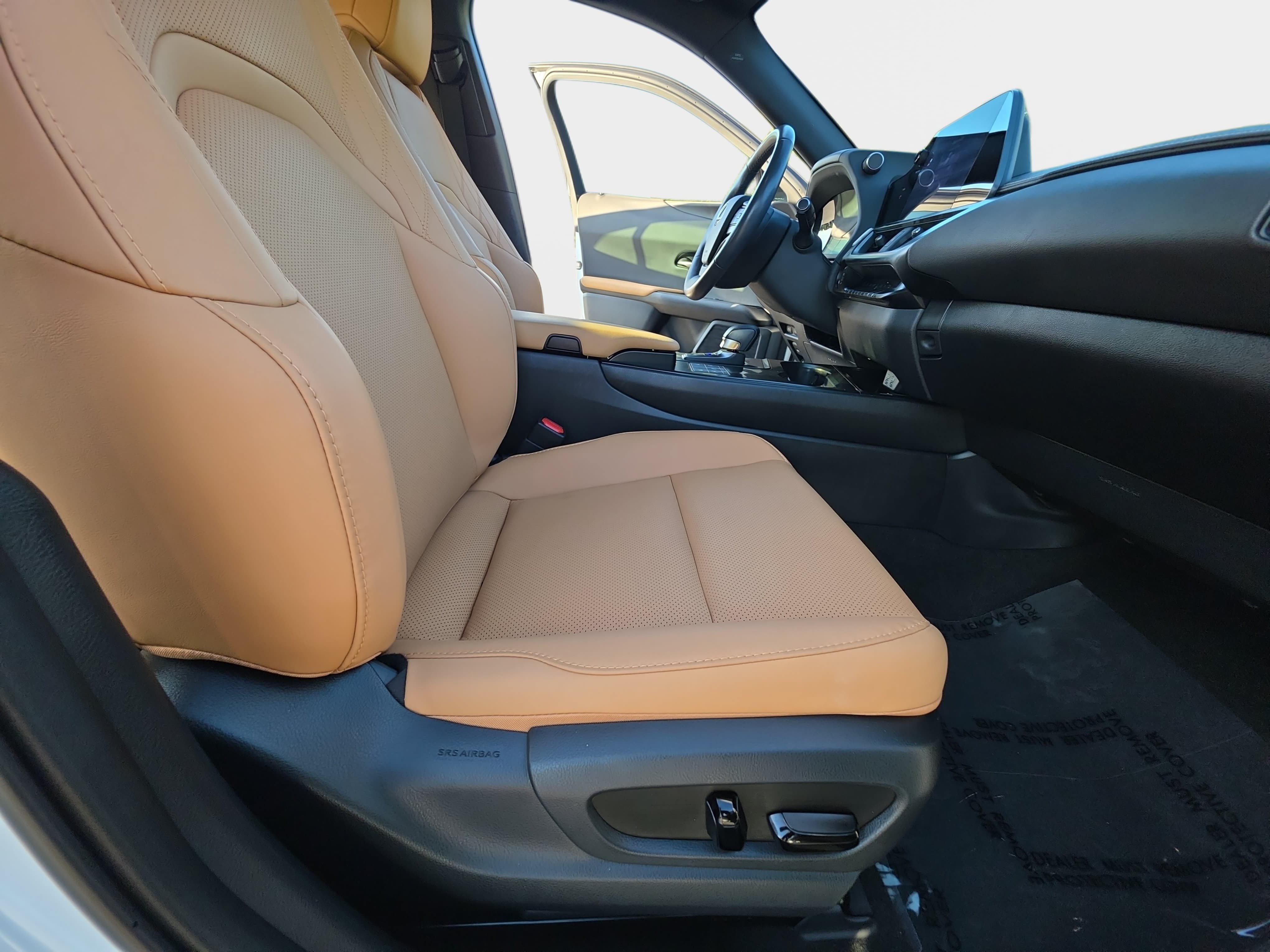 Used 2025 Lexus UX 300h FWD w/ Accessory Package (Z1) image 10
