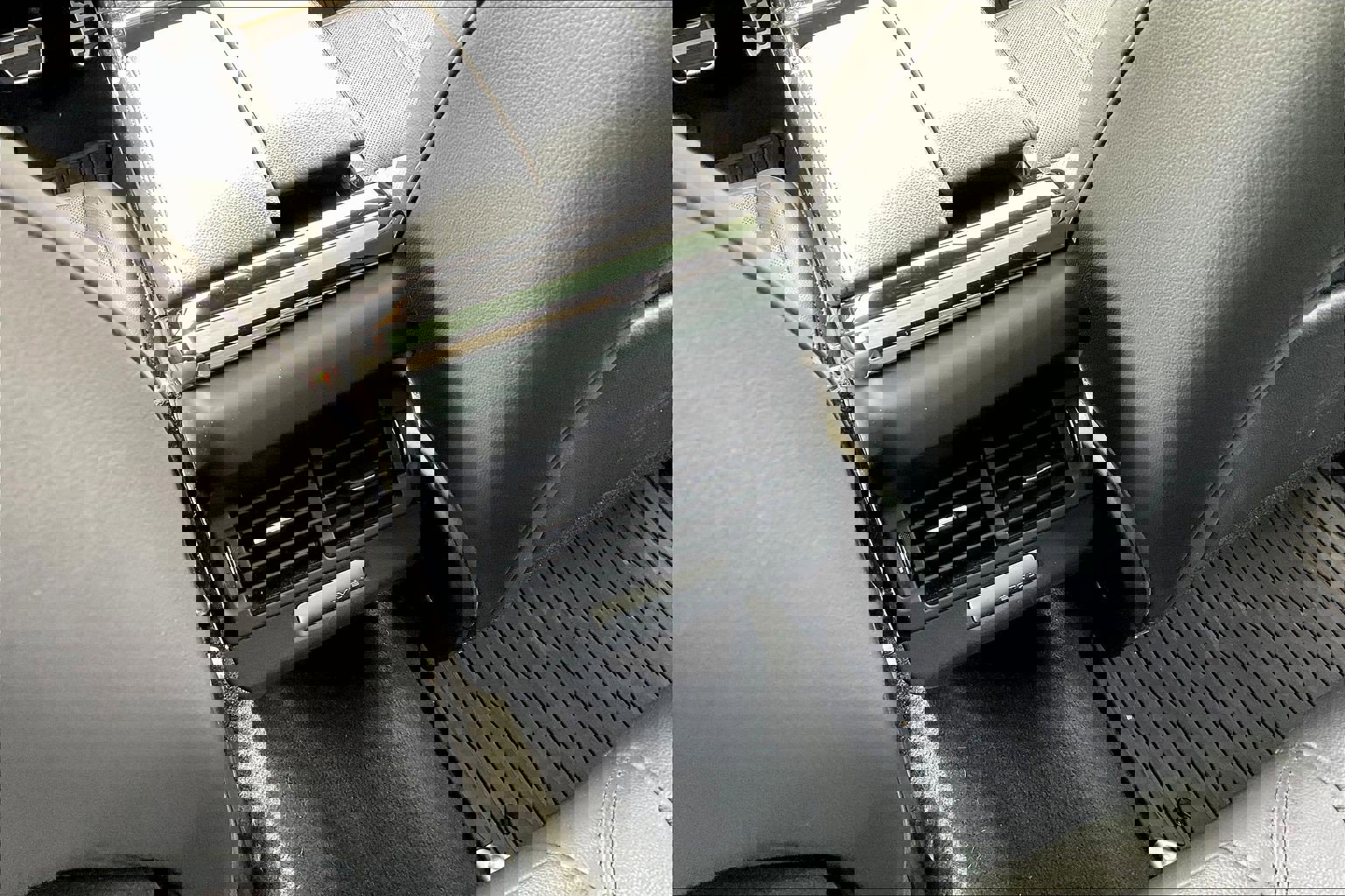 Used 2023 Land Rover Range Rover Evoque R-Dynamic S image 10