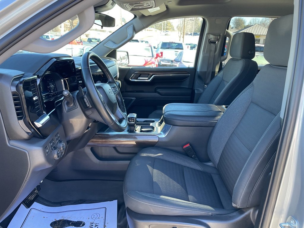 Used 2023 Chevrolet Silverado 1500 LT Trail Boss w/ Convenience Package II image 3