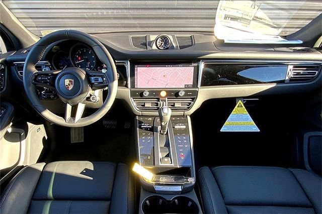 Certified 2026 Porsche Macan AWD/4WD image 6