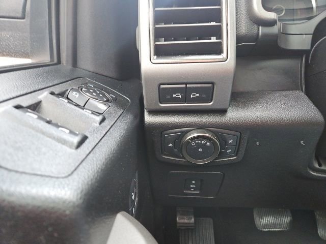 Used 2018 Ford F150 Raptor w/ Equipment Group 802A Luxury image 17