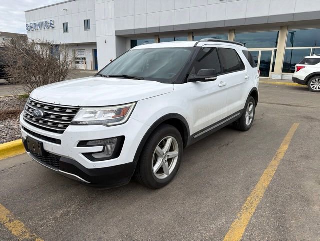 Used 2017 Ford Explorer XLT w/ Equipment Group 202A AWD/4WD image 6