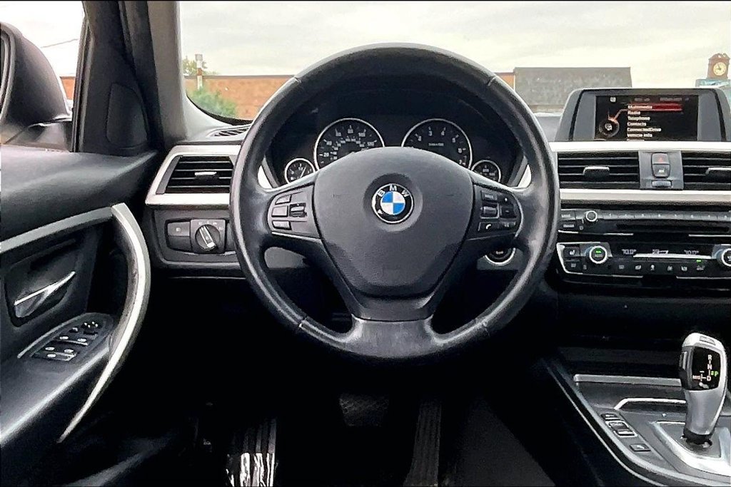 Used 2016 BMW 320i xDrive Sedan AWD/4WD image 17