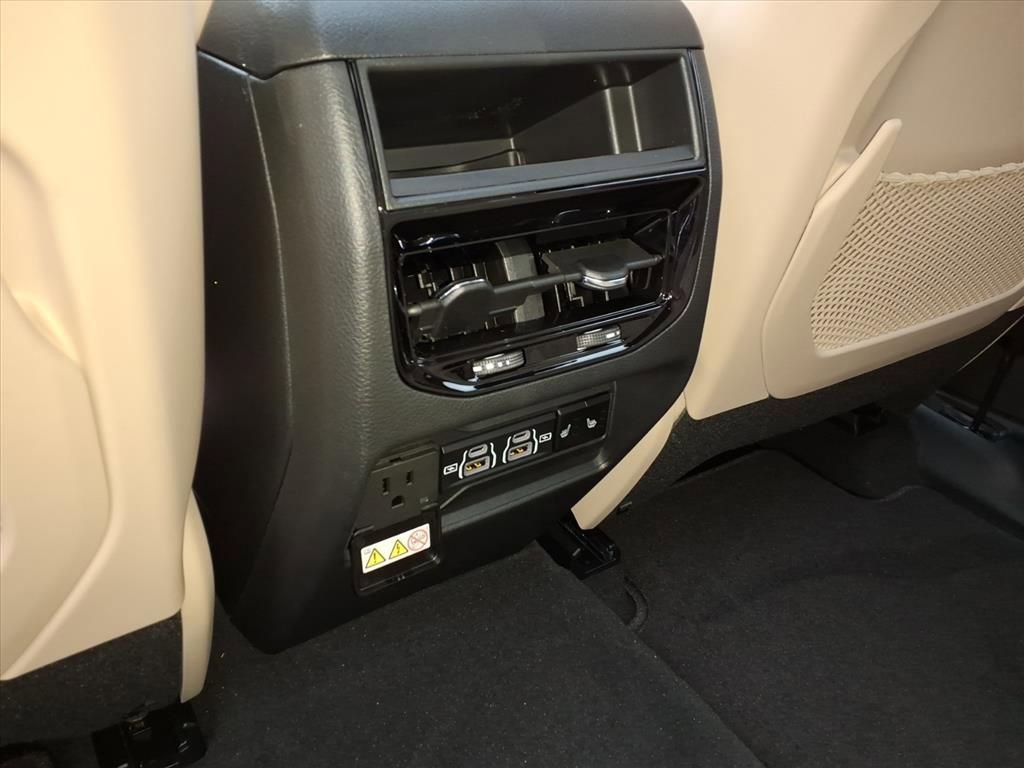 New 2025 Jeep Grand Cherokee Limited image 32