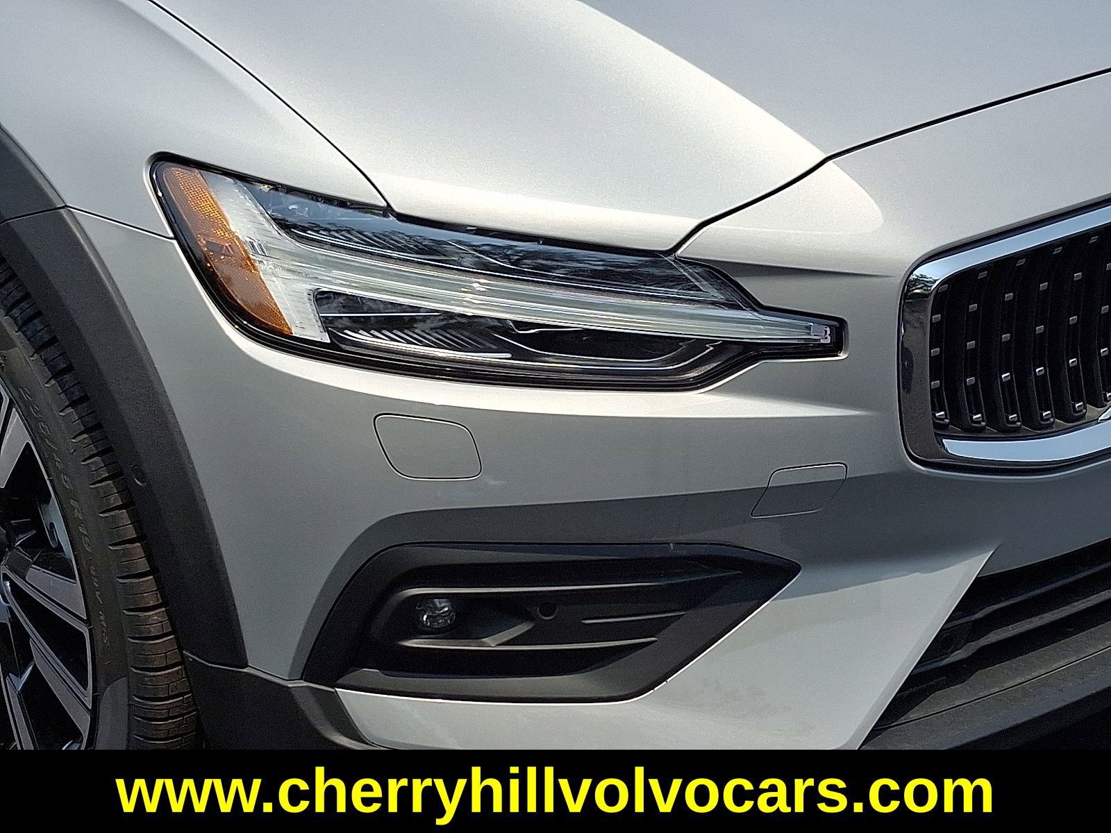 New 2025 Volvo V60 B5 Cross Country Ultra w/ Protection Package Premier image 10