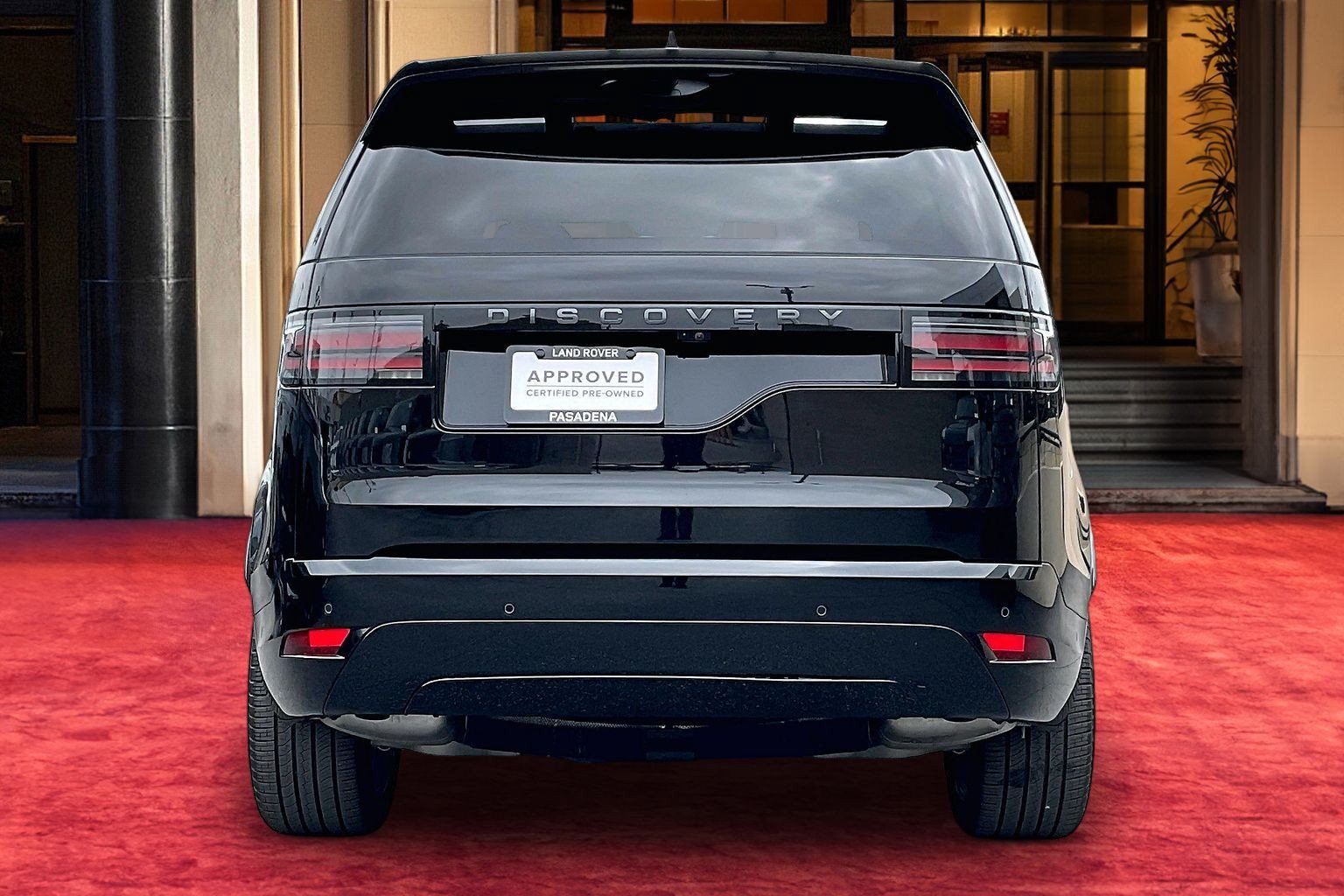 Certified 2025 Land Rover Discovery Dynamic SE AWD/4WD image 4