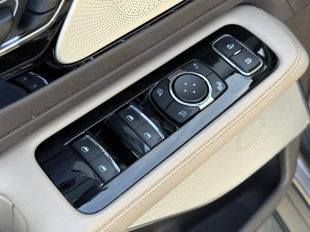 Used 2020 Lincoln Aviator Reserve w/ Equipment Group 202A image 10