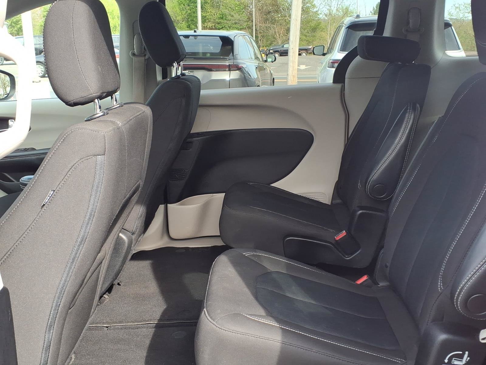 Certified 2022 Chrysler Voyager LX FWD image 15