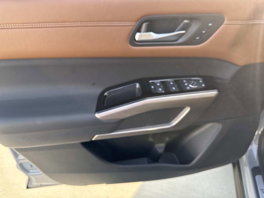 Used 2024 Nissan Pathfinder Platinum w/ Cargo Package image 18