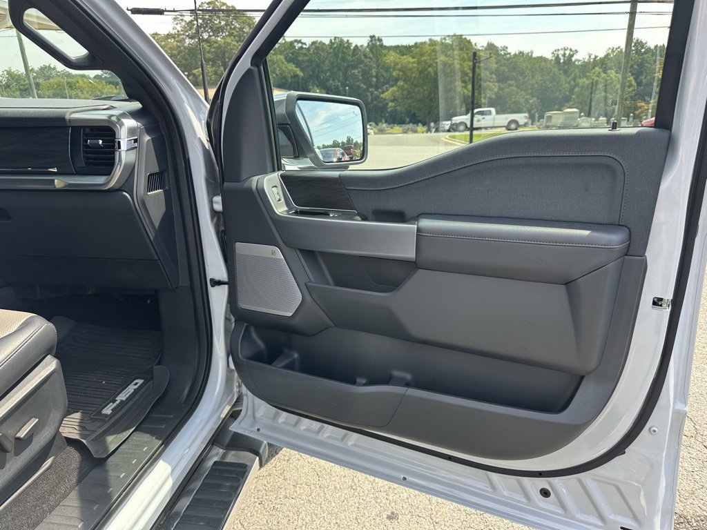 Used 2025 Ford F150 Lariat w/ Equipment Group 501A Mid image 18