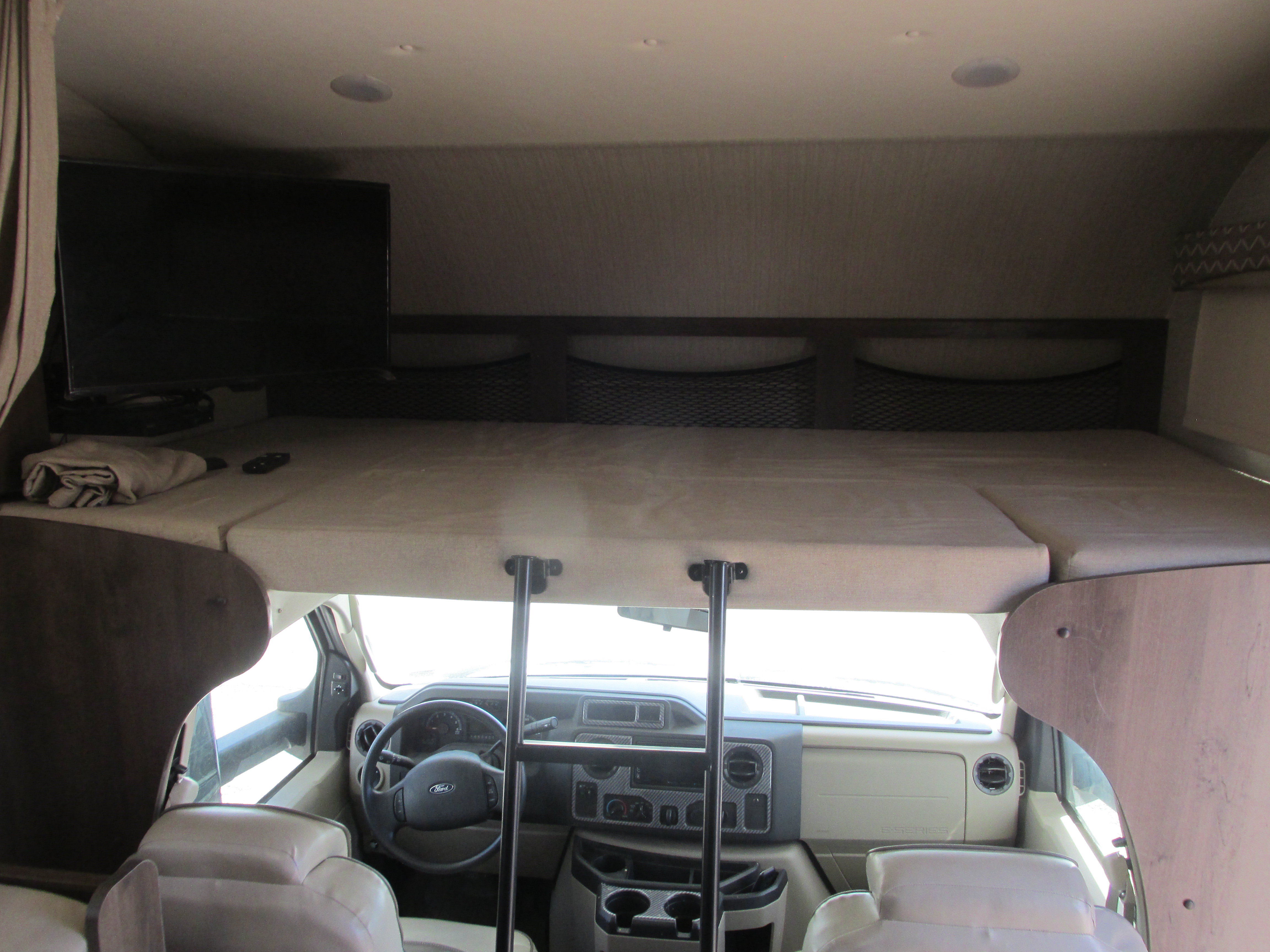 Used 2019 Ford E-450 and Econoline 450 Super Duty w/ Motorhome Prep Package RWD image 12
