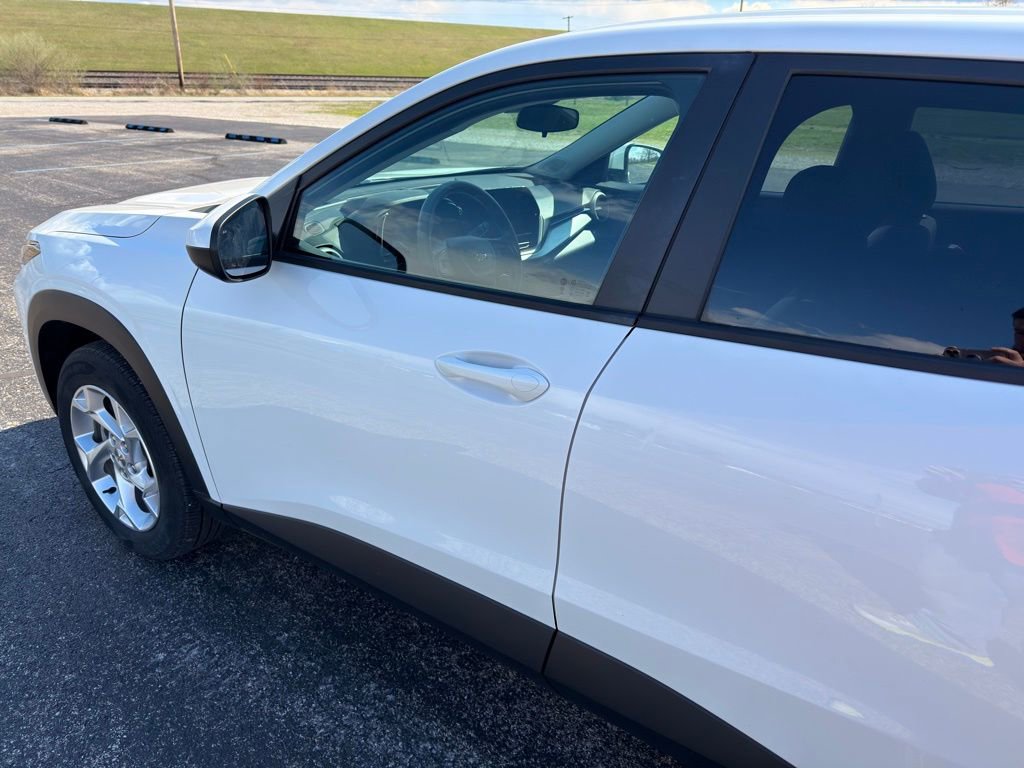 Used 2024 Chevrolet Trax LS w/ LS Convenience Package image 13