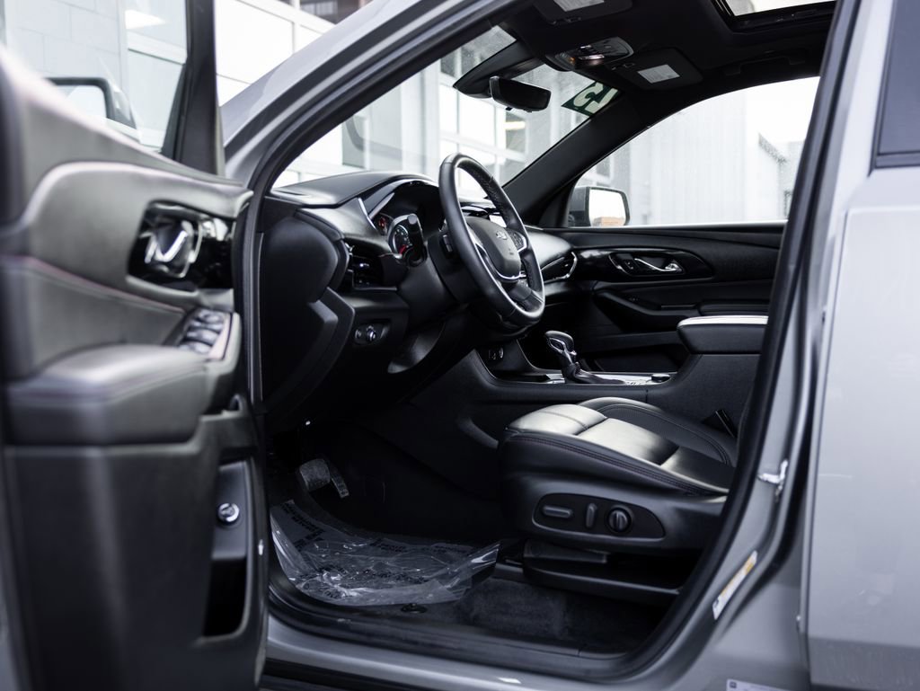 Used 2023 Chevrolet Traverse RS image 28