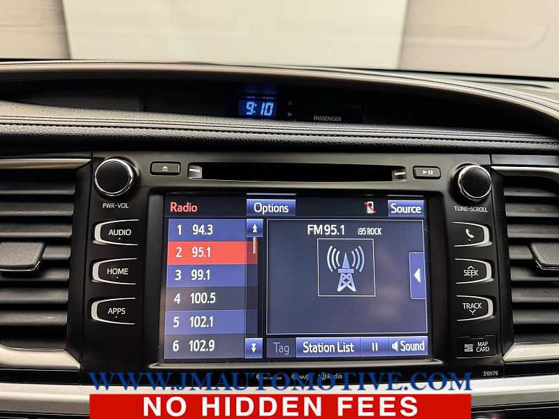 Used 2018 Toyota Highlander XLE AWD/4WD image 24