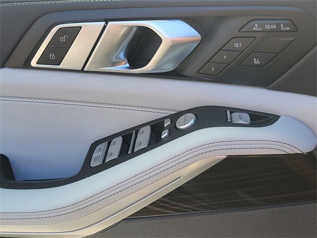 Used 2023 BMW X7 xDrive40i w/ Premium Package image 21