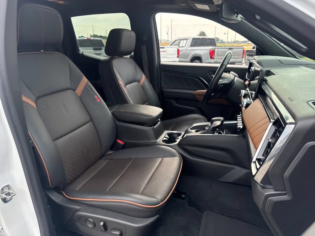 Used 2023 GMC Canyon AT4 w/ AT4 Premium Package AWD/4WD image 10