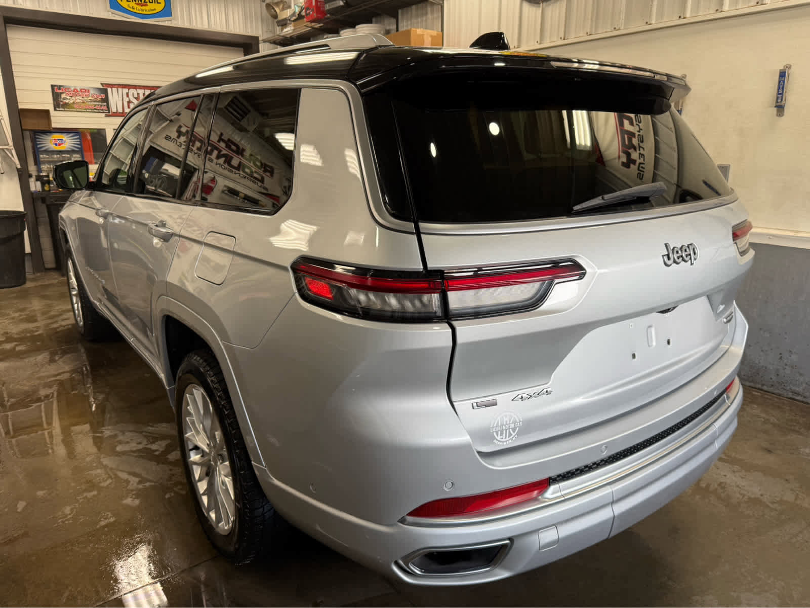 Used 2021 Jeep Grand Cherokee L Summit w/ Luxury Tech Group V image 8