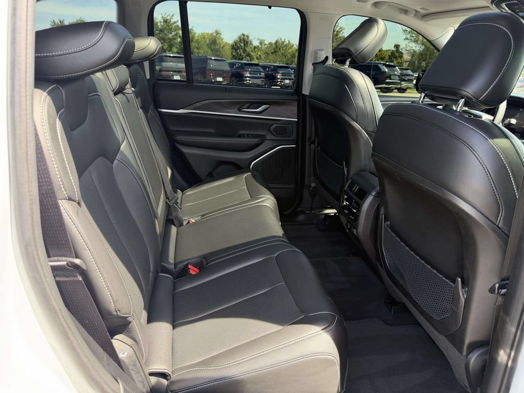 Used 2023 Jeep Grand Cherokee Limited w/ Luxury Tech Group II AWD/4WD image 25