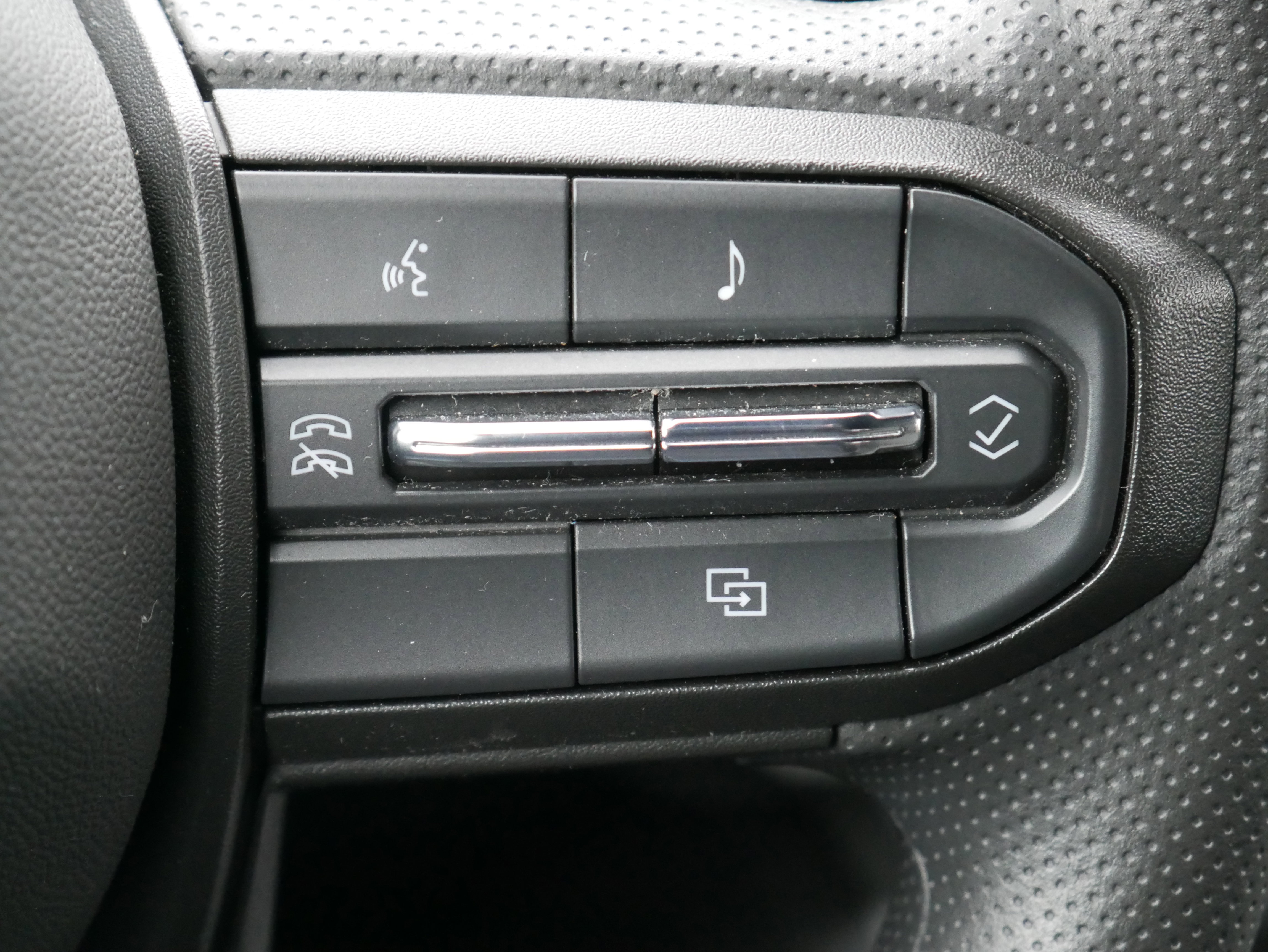 Certified 2023 Chevrolet Colorado W/T image 27