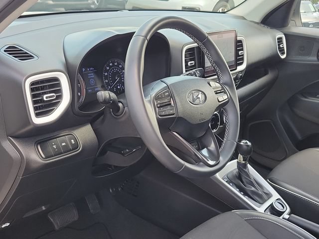 Used 2022 Hyundai Venue Limited w/ Cargo Package FWD image 7