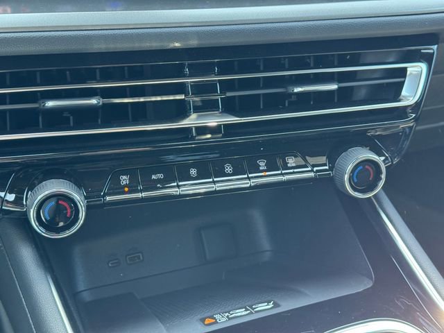 New 2026 Chevrolet Traverse LT w/ Sun and Wheel Package FWD image 16