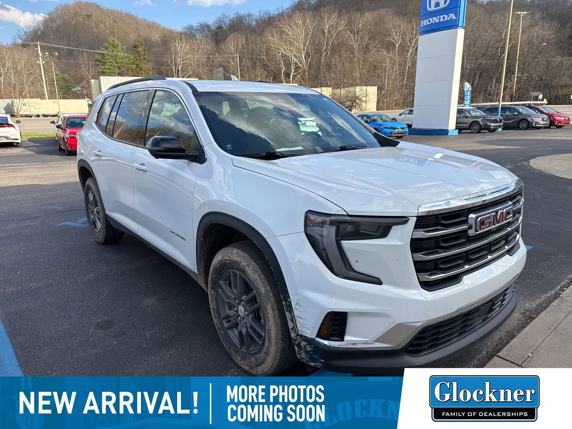 Used 2025 GMC Acadia Elevation image 4