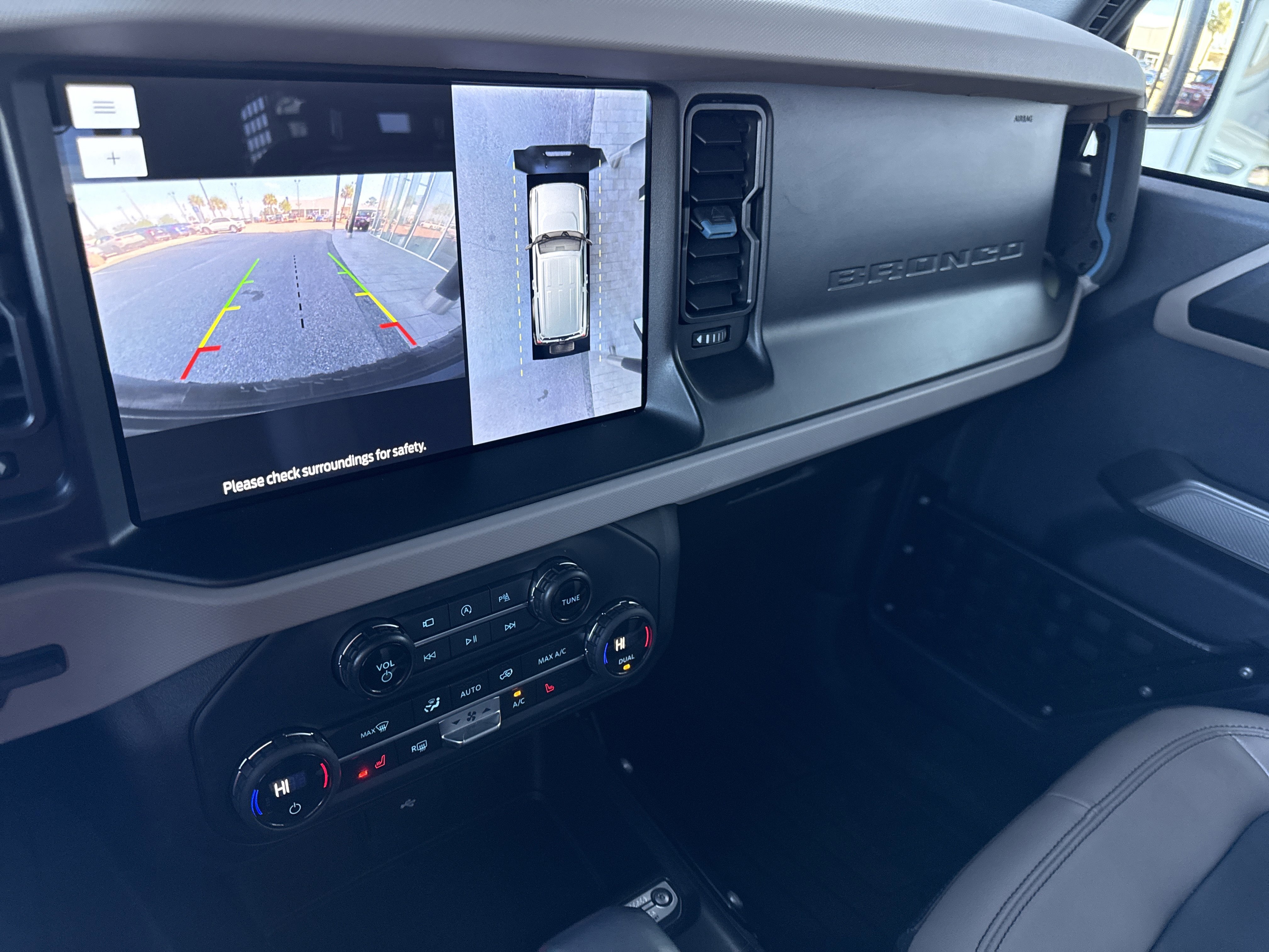 Used 2023 Ford Bronco Wildtrak image 9