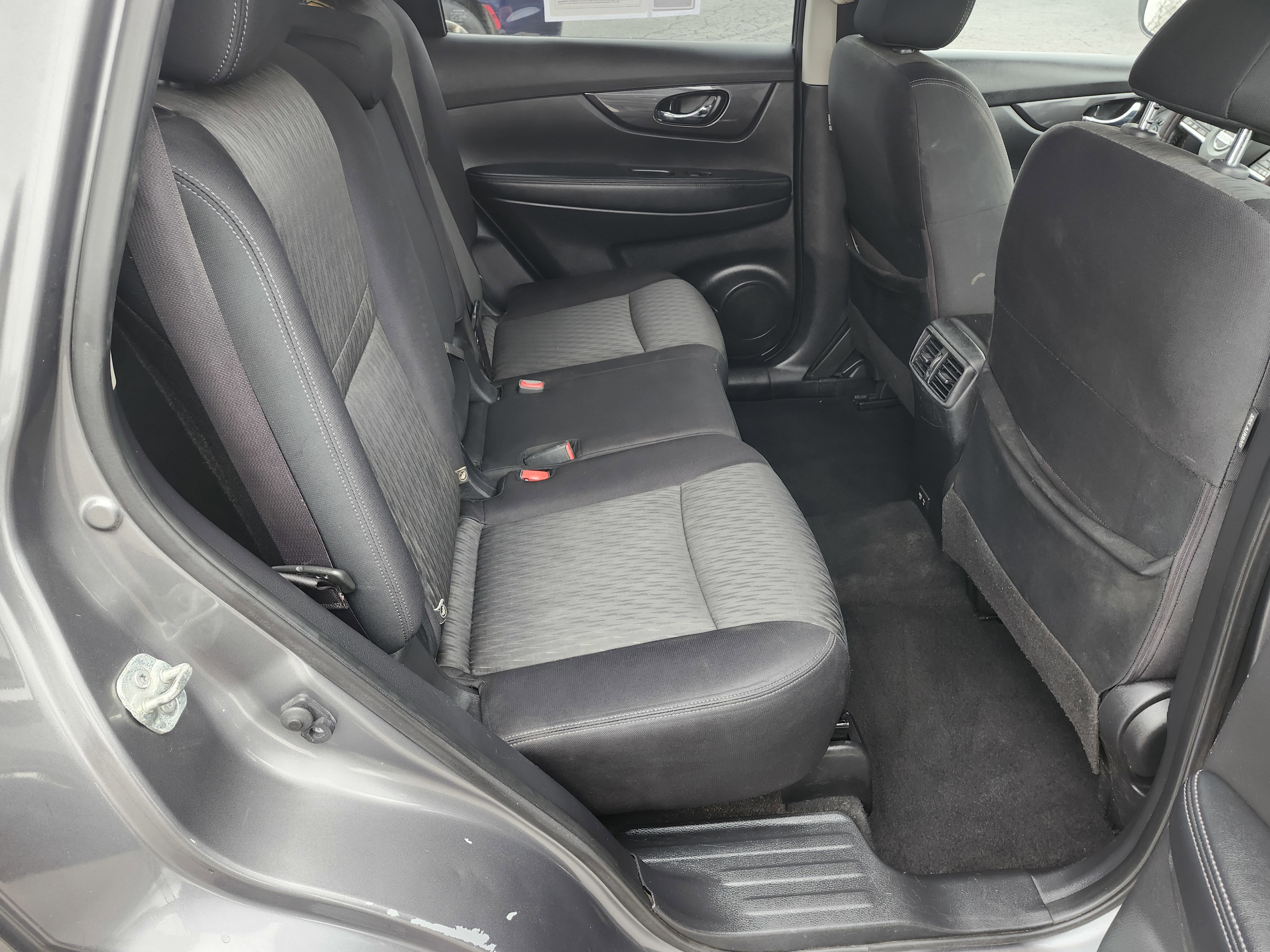 Used 2020 Nissan Rogue SV image 20