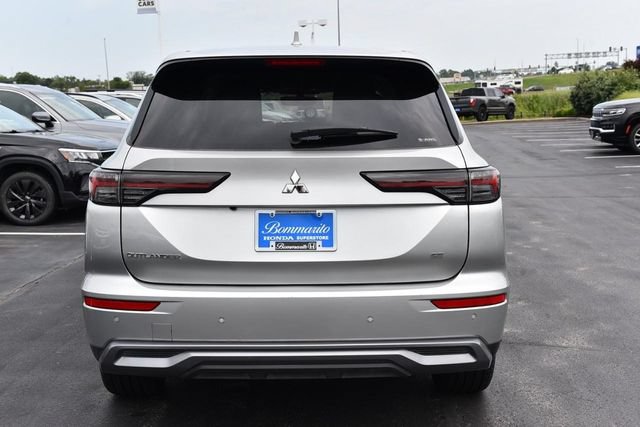 Used 2025 Mitsubishi Outlander SE AWD/4WD image 6