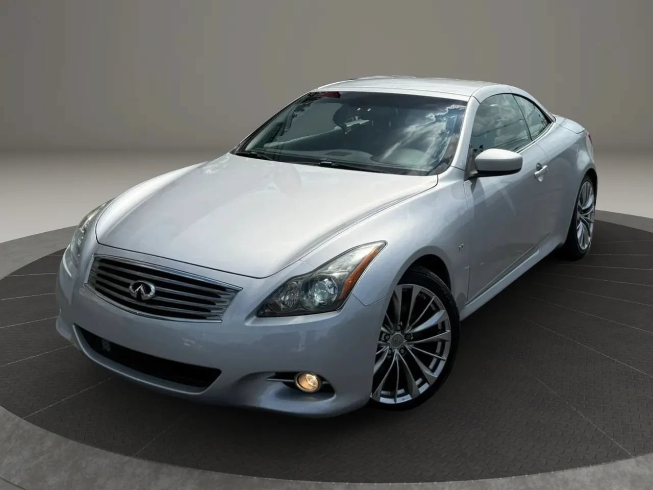 Used 2014 INFINITI Q60 Convertible w/ Premium Package RWD image 2