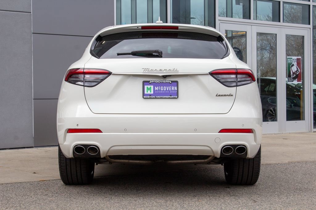 Used 2024 Maserati Levante GT Ultima image 9