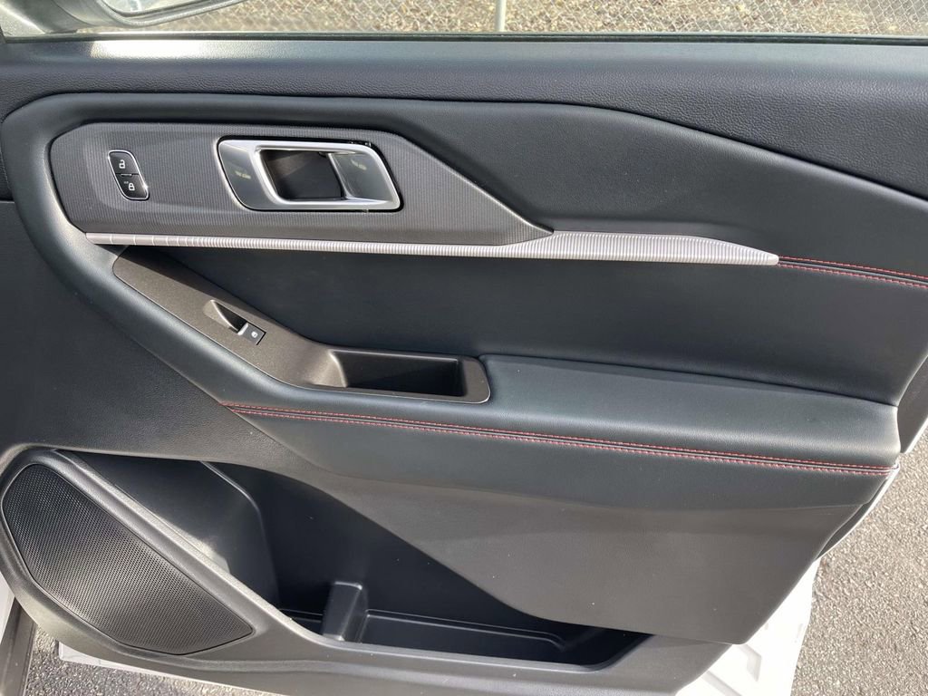 Used 2025 Ford Explorer ST-Line w/ ST-Line Street Pack image 45