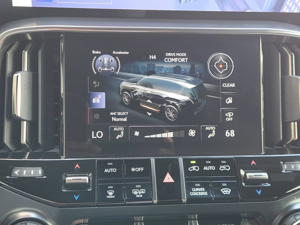 Used 2023 Lexus LX 600 4WD w/ Luxury Package image 18