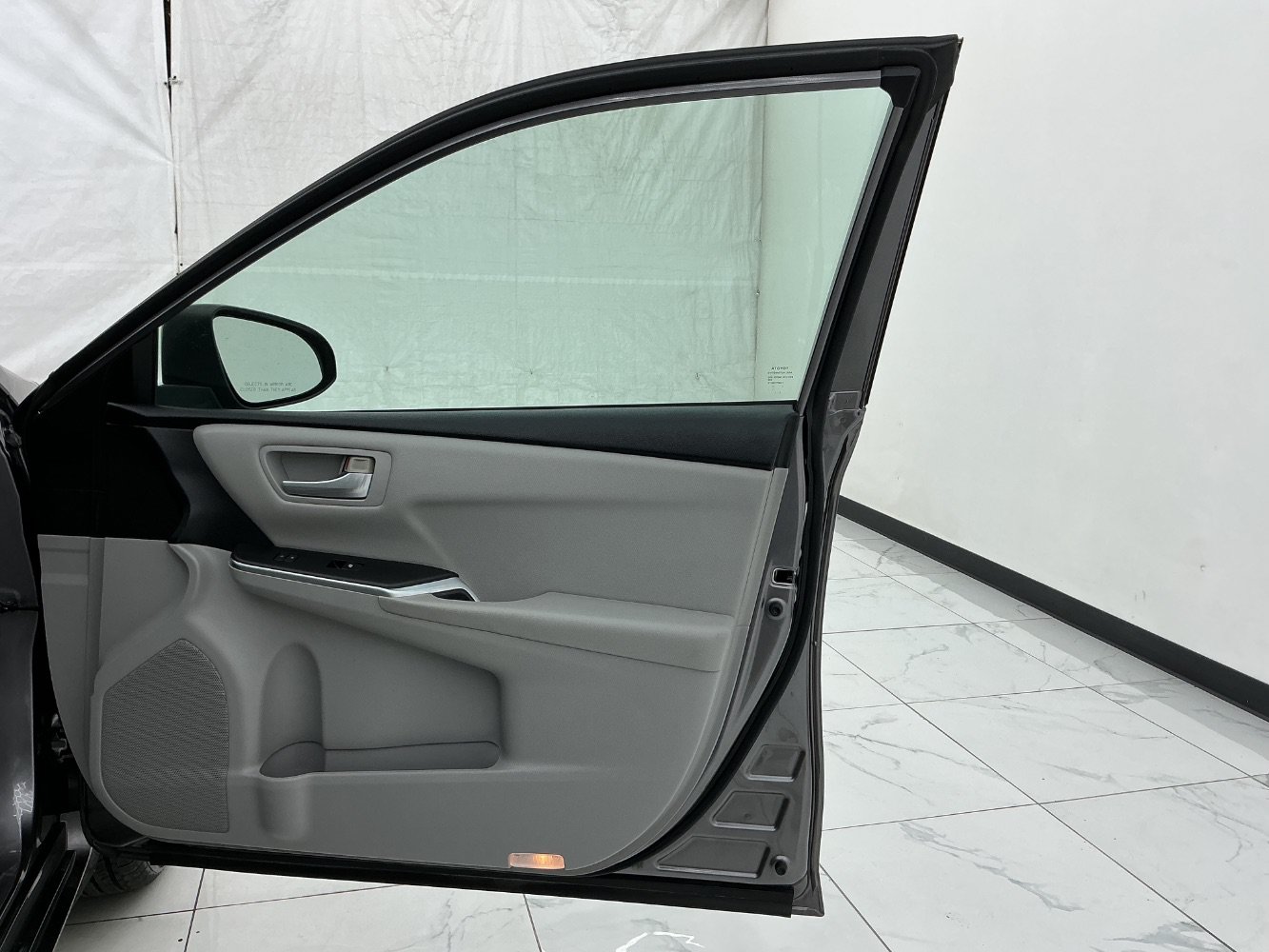 Used 2016 Toyota Camry LE FWD image 19