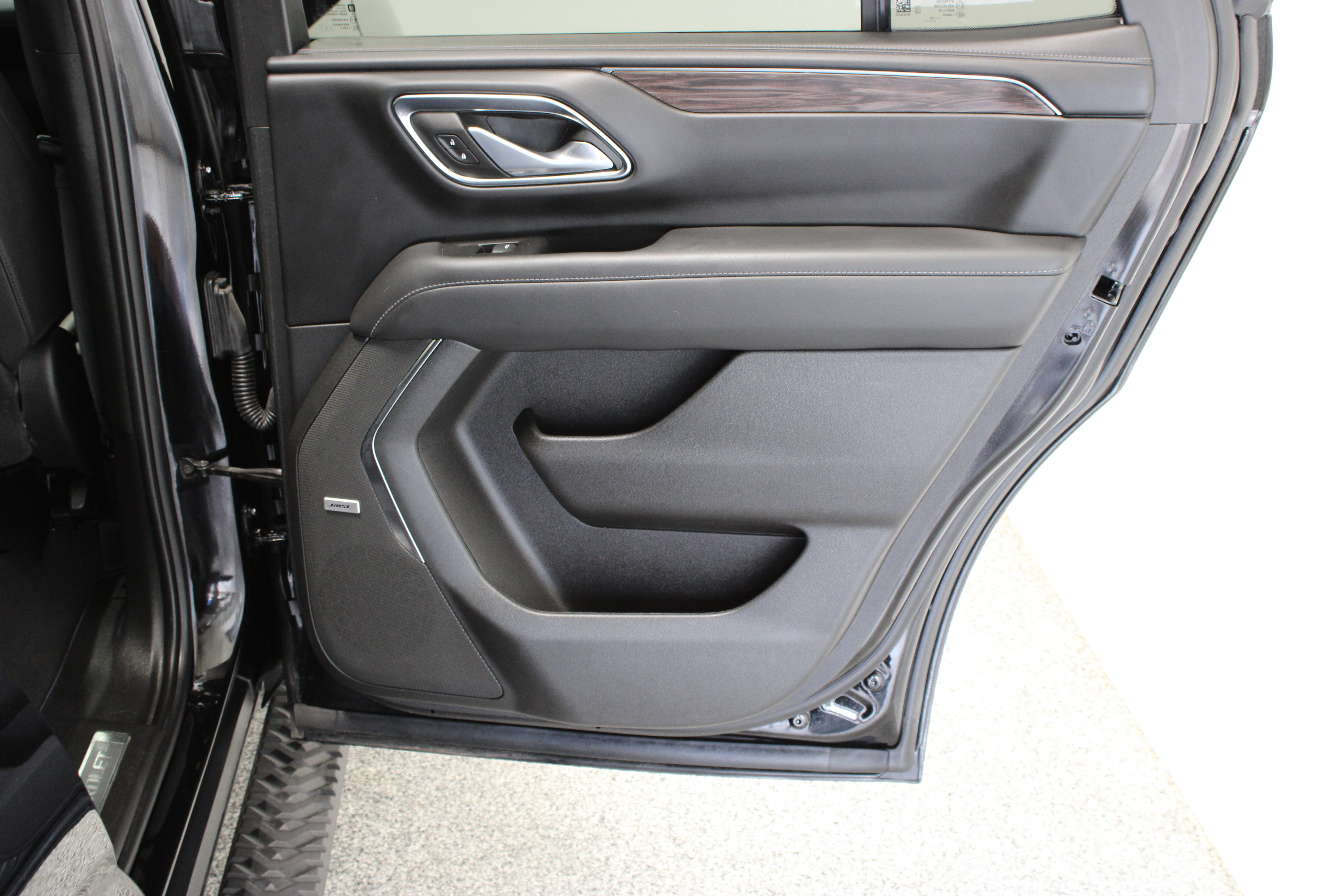 Used 2023 Chevrolet Tahoe Z71 w/ Z71 Off-Road Package AWD/4WD image 37